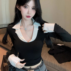 純欲ギャルの低い胸のvネックの上着の女性は色の秋冬のpoloの襟の偽の2つの長袖のtシャツの底のシャツの中で掛けます。