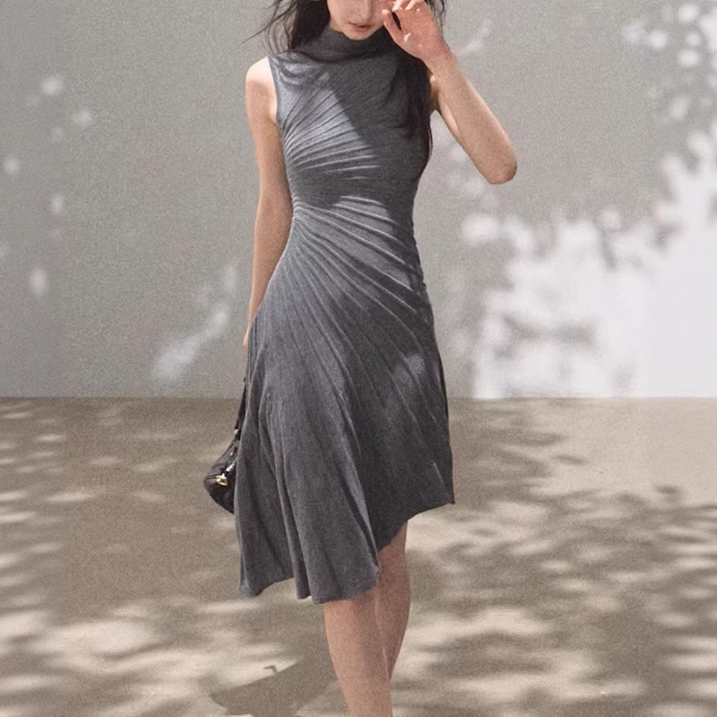Oakmo/"Her Poetry" Sleeveless Waist-Cinching Dress for Women 2026 Spring/Summer Fitted Dress Oakmo/"Her Poetry" Sleeveless Waist-Cinching Dress for Women 2026 Spring/Summer Fitted Dress