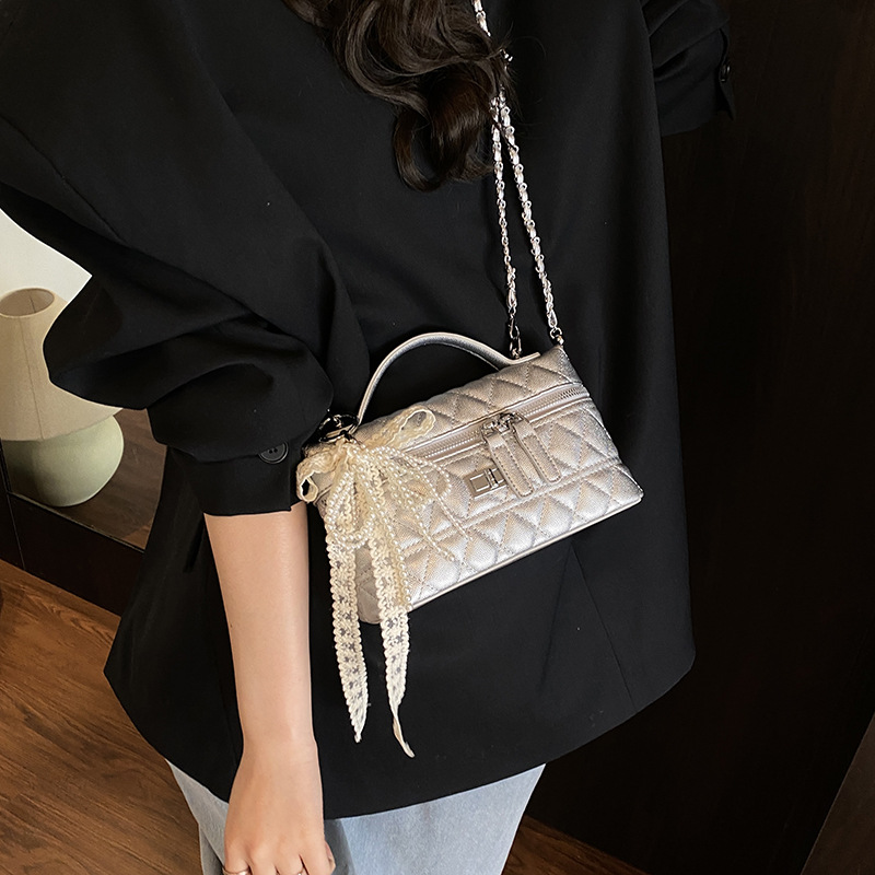 Bolso de caja de fragancia pequeña de alta gama para mujer 2025 nuevo bolso de hombro de cadena de diamantes de venta caliente bolso cuadrado pequeño de todo fósforo de moda