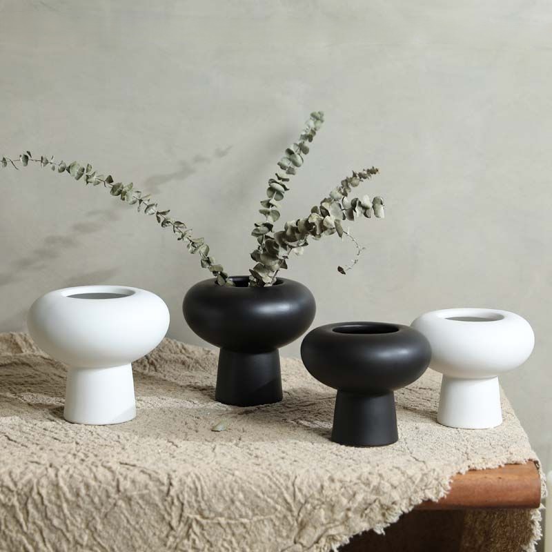 Ins decoración de jarrón de cerámica sala de estar simple decoración de mueble de TV para el hogar arreglo floral sentido de diseño flor en blanco y negro