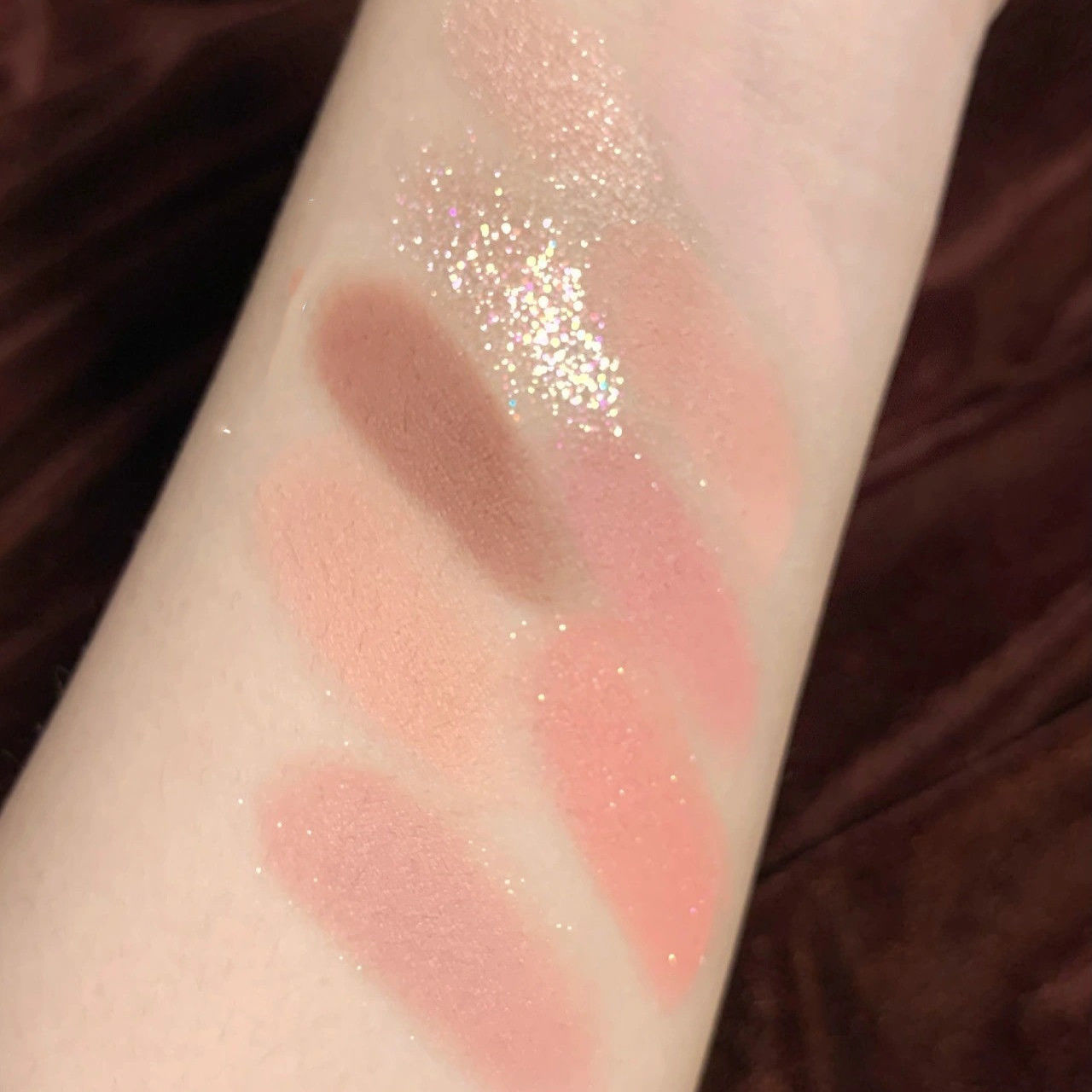 Douyin misma paleta de sombras de ojos de nueve colores Jiugongge mate nacarado té con leche de verano melocotón púrpura color rosa fresco nicho