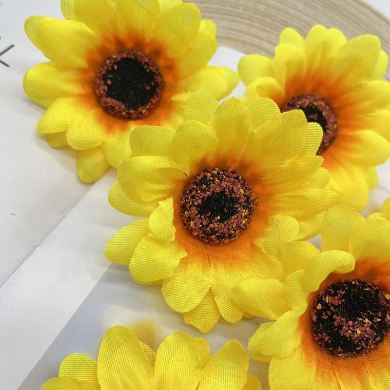 Fábrica directa artificial flor artificial Flor de seda hecha a mano material DIY 7cm pequeño girasol cabeza de flor