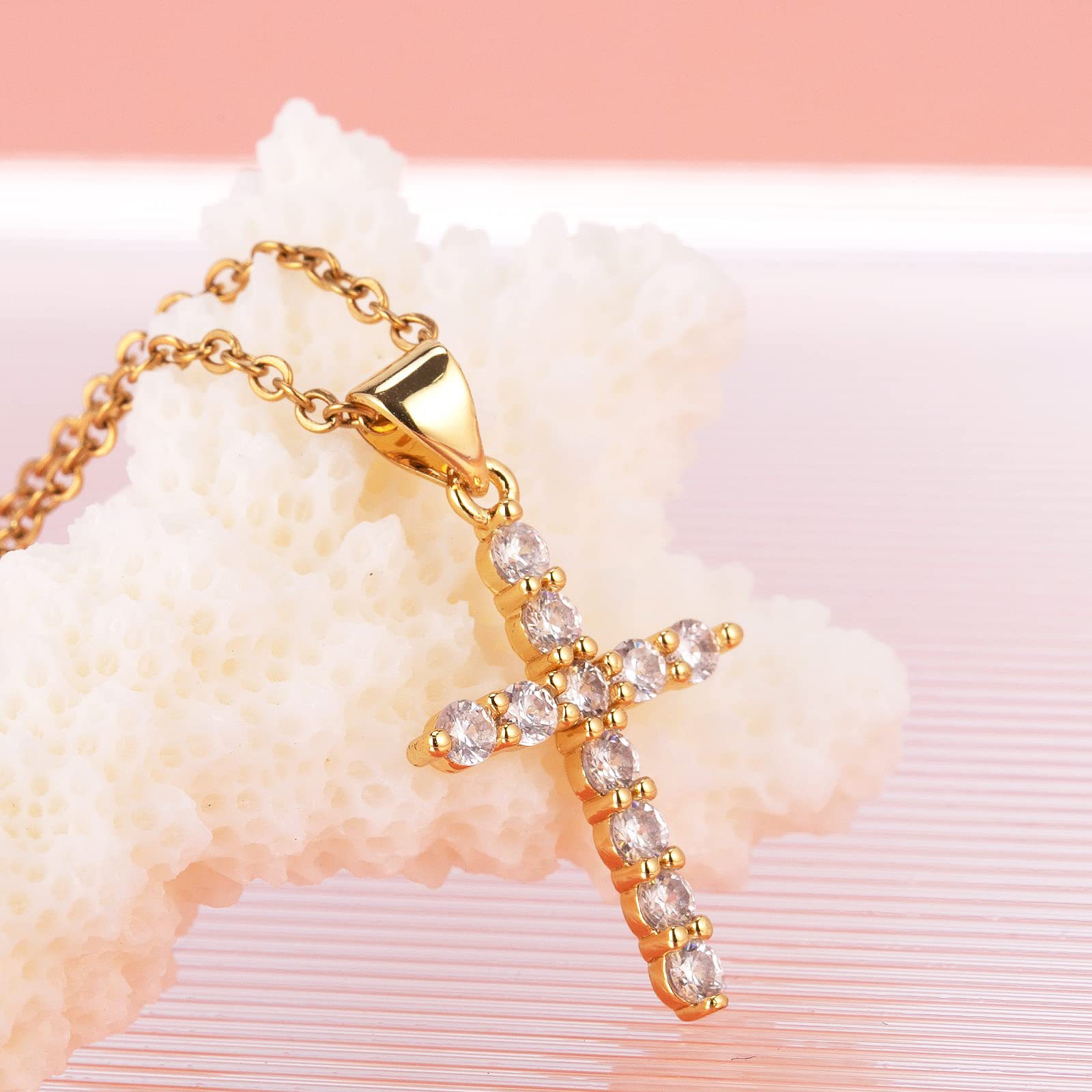 Wholesale Jewelry IG Style Cross Crown Copper Zircon 14K Gold Plated 18K Gold Plated Plating Inlay Pendant Necklace display picture 2