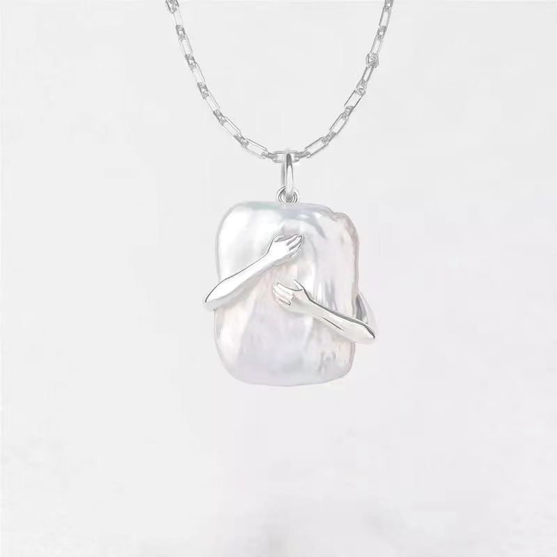 Deseo transfronterizo nuevo cuadrado manos abrazo pareja colgante moda europea y americana creativa día de San Valentín collar