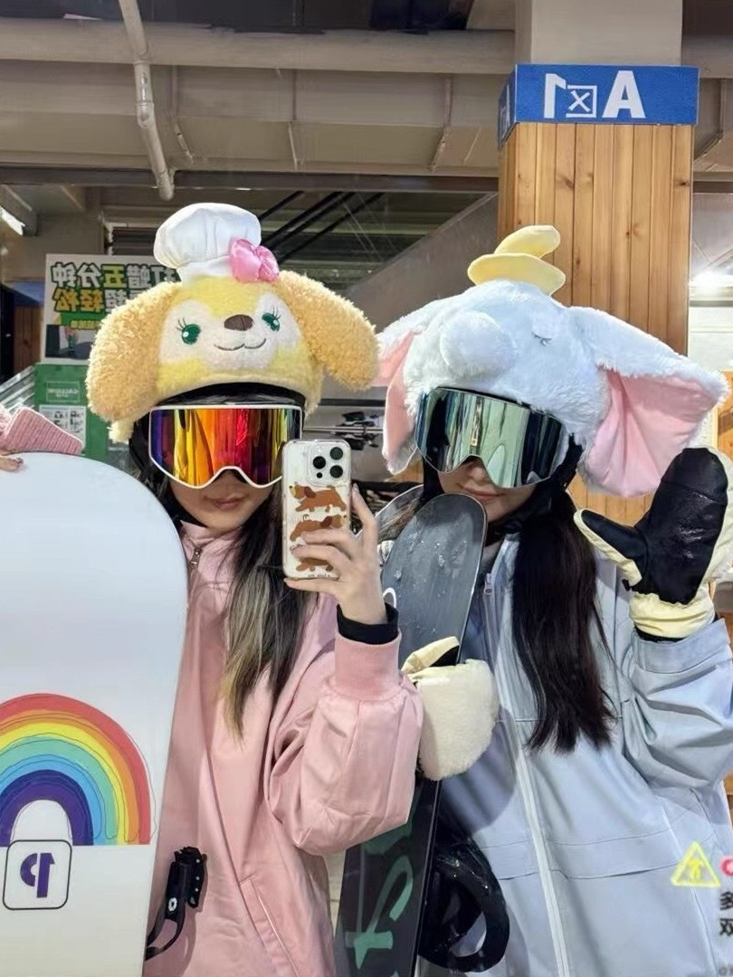 Casco de esquí de peluche muñecas bordadas tridimensionales lindas para niños niñas casco decoración de dibujos animados nueva decoración