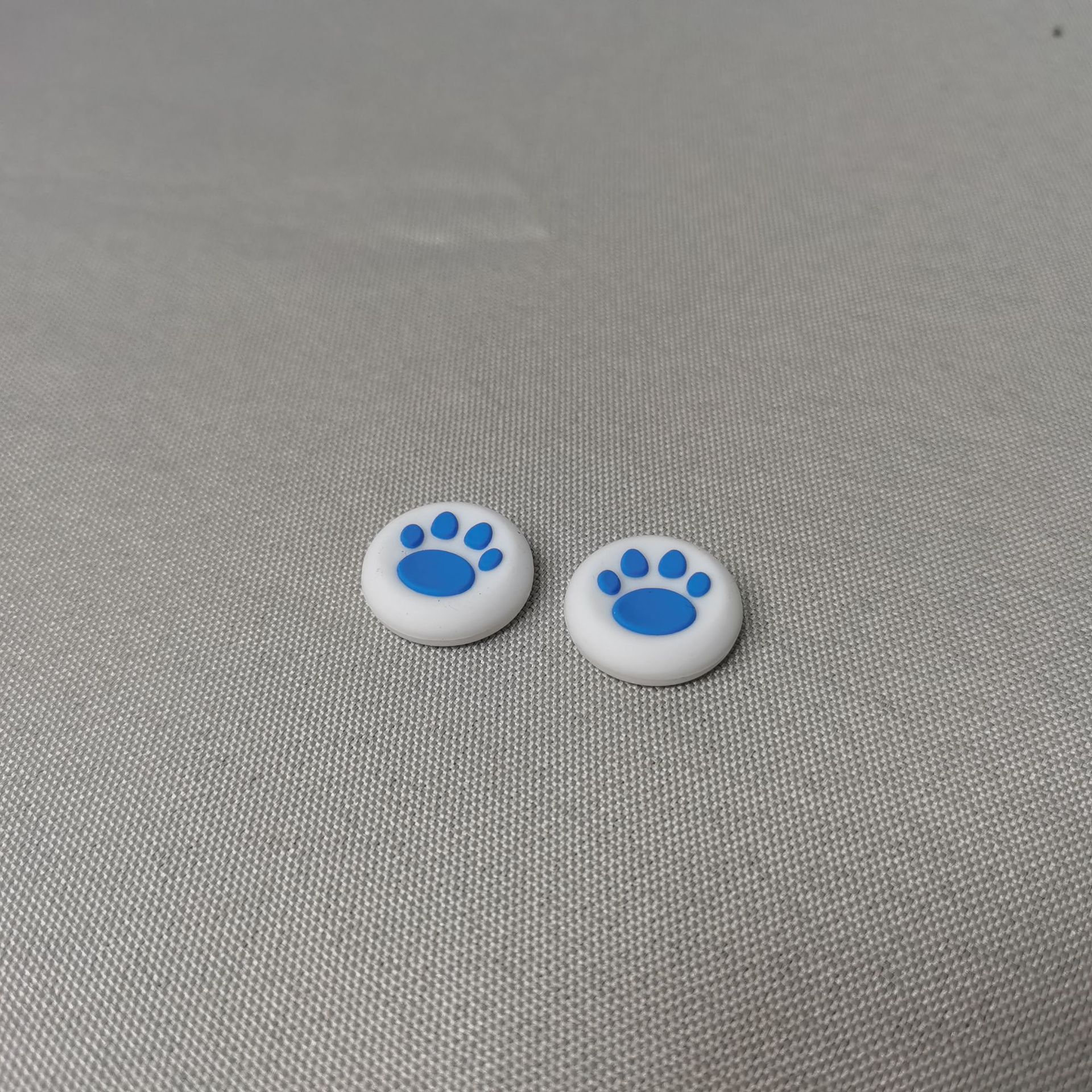 Blanco y azul (precio de una gorra basculante)