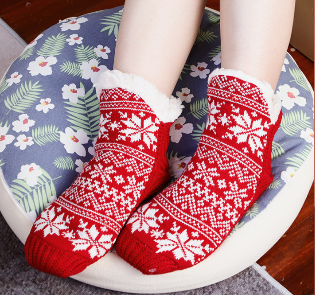 Calcetines de nieve de dibujos animados de invierno calcetines de piso de lana de cordero postparto engrosados calcetines de sueño cálido fabricante