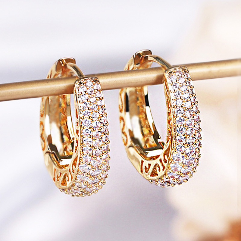 New Luxury Gold-Plated Full Diamond Earrings for Women, Vintage Hollow Pattern Zircon Hoop Earrings, Exquisite and Dazzling Versatile Earrings