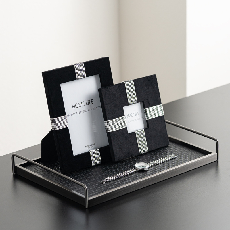 Yibeizi High-End Luxury Model Home Photo Frame Light Luxury Black and White Large Flat Bedside Table Designer Decoration Ornament