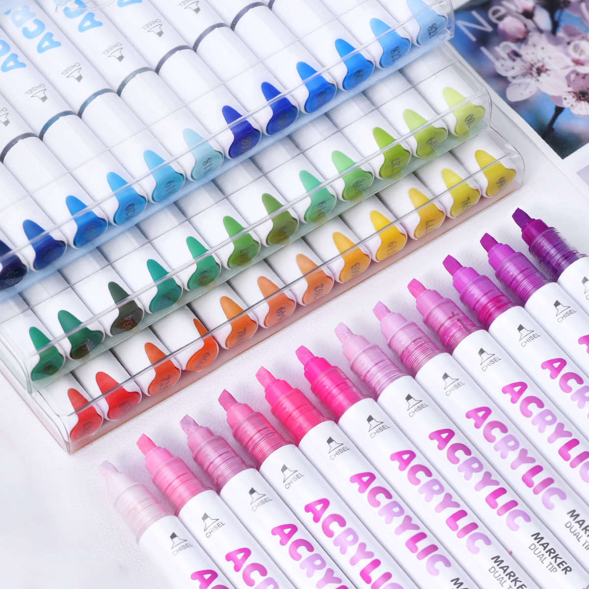 El rotulador acrílico de doble cabezal tipo líquido directo Guangna 8109 se puede apilar, papel impermeable, bricolaje, pintura de arte de graffiti