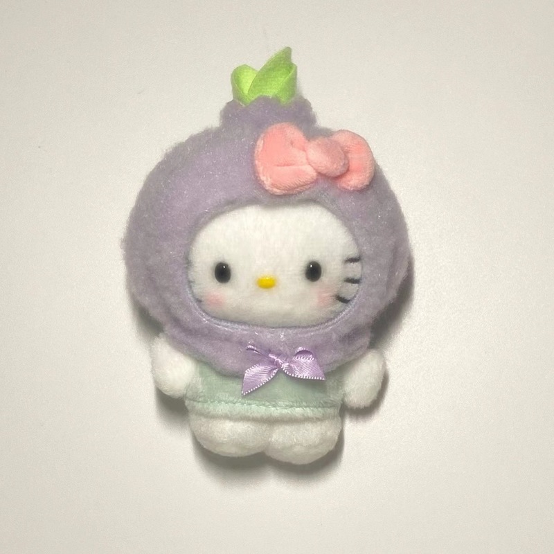 サンリオ野菜シリーズの公仔kittyは女の子に親友の公仔ストラップをプレゼントします。|undefined