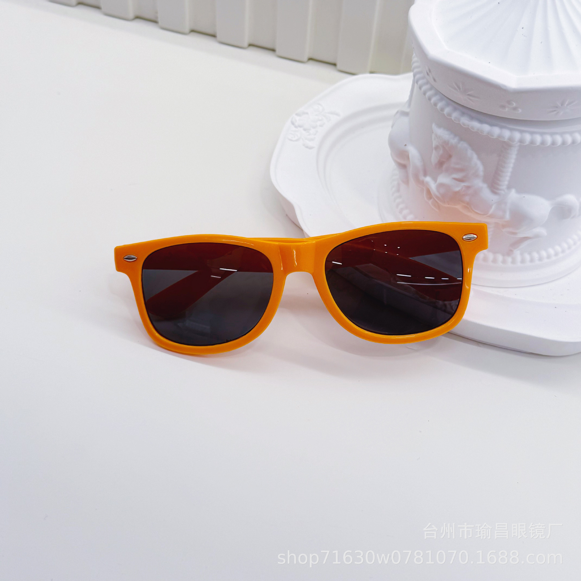 2026 nueva tendencia versátil gafas de sol para niños anti-UV simple gafas de sol cuadradas gafas de bebé multicolor