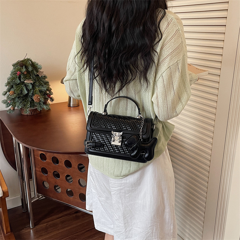 Bolsos cuadrados de alta sensación de tejido para mujeres 2026 nuevo bolso de moda, bolso de hombro universal