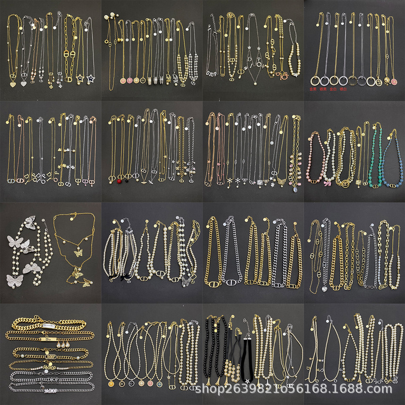 [Continuously Updated] Dior/Dior Brand New Matching Letter Necklace with Logo, Finely Crafted Pig Nose Necklace, Cross-Border