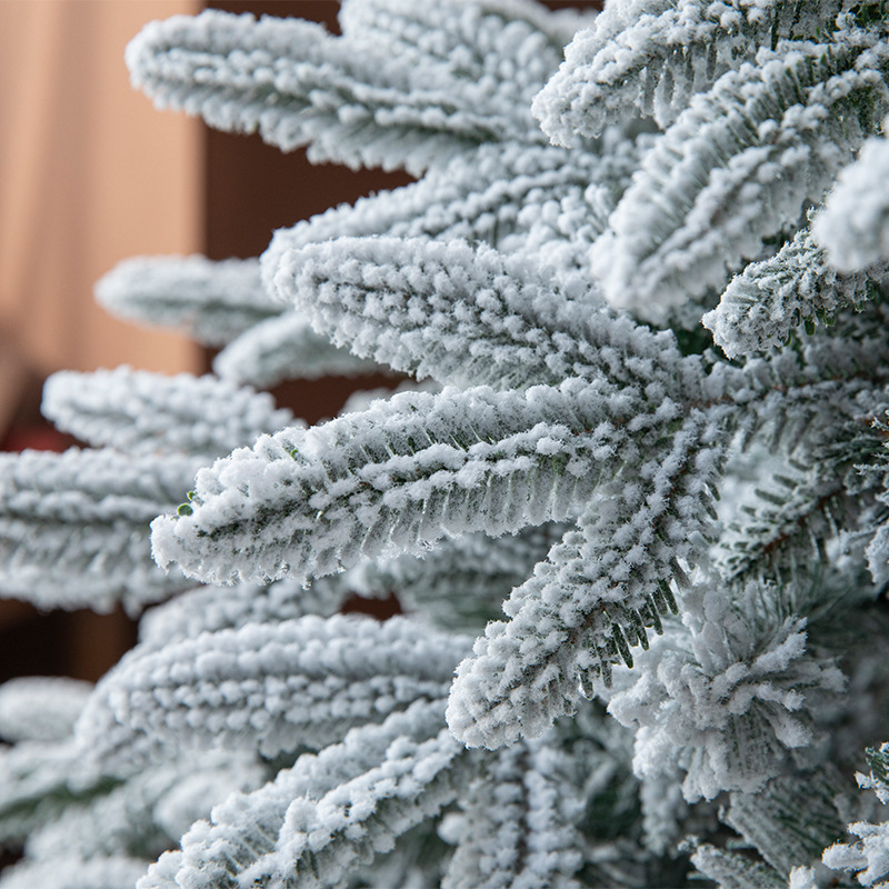 Árbol de Navidad de lujo mixto de PE, cubierto de nieve, decoración de 240 cm para escaparates de centros comerciales.
