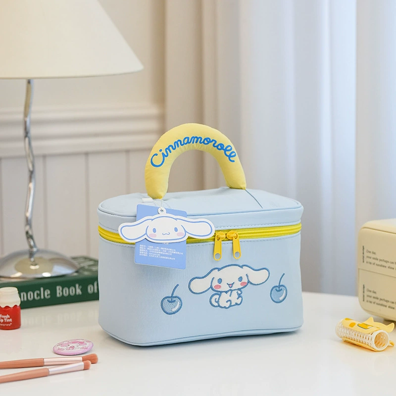 Косметичка Sanrio стеганая с синтепоном-наполнением, просторная дорожная организация, рисунки с героями