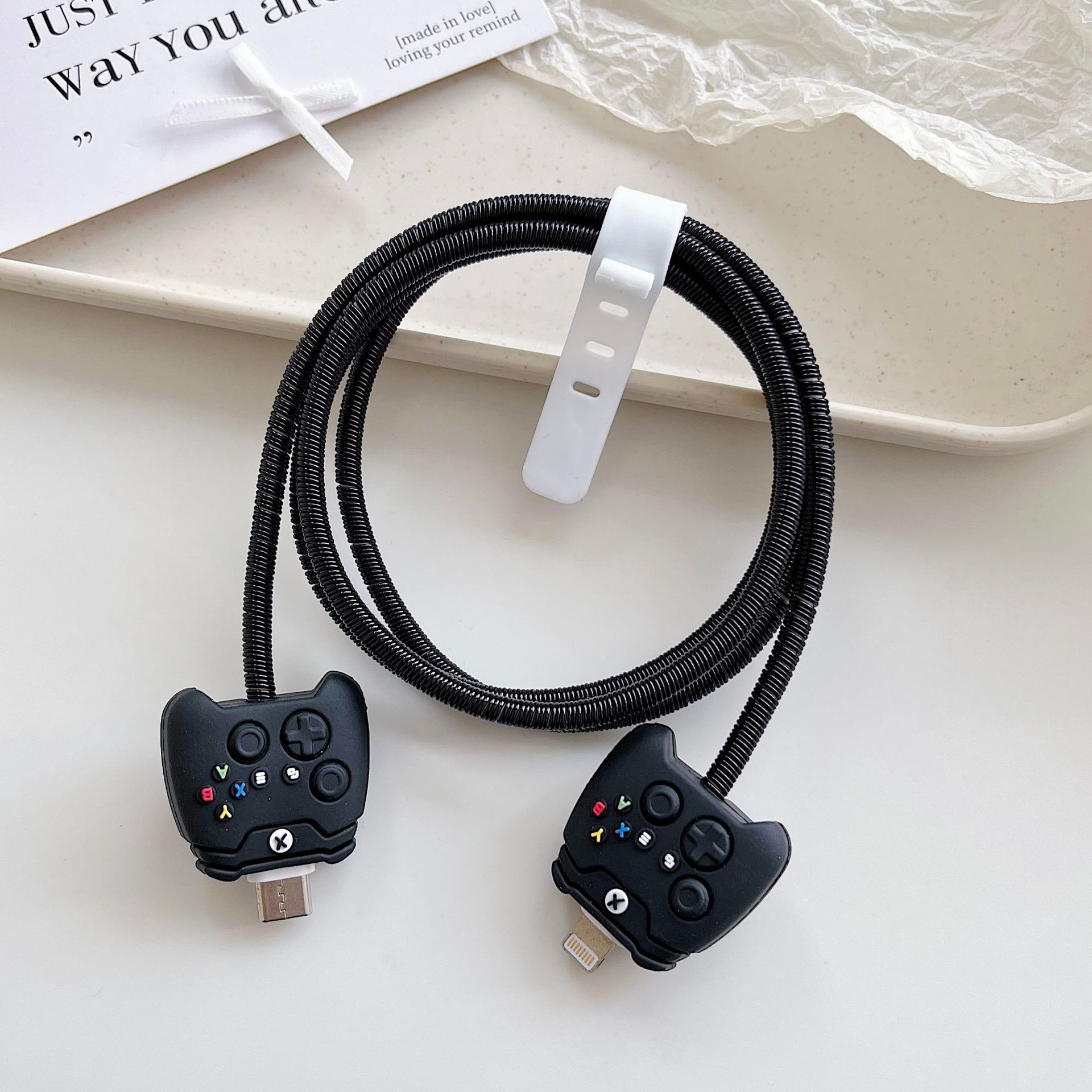 Amazon cartoon cable de datos cubierta adecuada para Apple Android cable de datos de carga rápida cuatro piezas en stock al por mayor