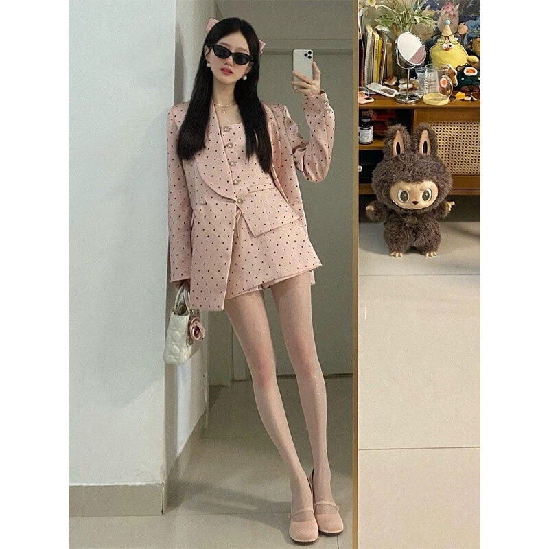 Autumn Outfit with a High-End Korean-Style Chic Pink Polka Dot Blazer, Vest, and Shorts Three-Piece Set