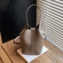 小众荔枝纹手提质感水桶包