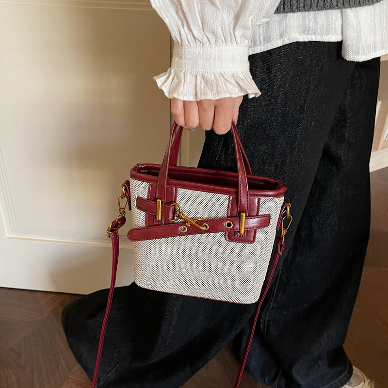 Cross-Border 2026 Early Spring New Style Trendy Handbag Bucket Bag for Women, Fashionable Korean Version, Stylish Crossbody Bag, Most Vintage Shoulder Bag Cross-Border 2026 Early Spring New Style Trendy Handbag Bucket Bag for Women, Fashionable Korean Version, Stylish Crossbody Bag, Most Vintage Shoulder Bag