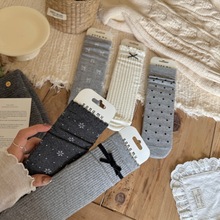 袜子女高智灰系列灰色秋冬小复古碎花中筒袜新品蝴蝶结无骨堆堆袜