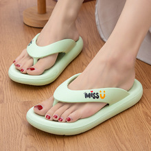 四季休闲舒适简约平底PVC塑料夹脚凉拖鞋 日常户外沙滩女士人字拖