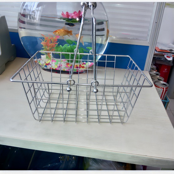 源头工厂专业生产销售铁艺化妆品礼品店饰品店购物小篮子收纳