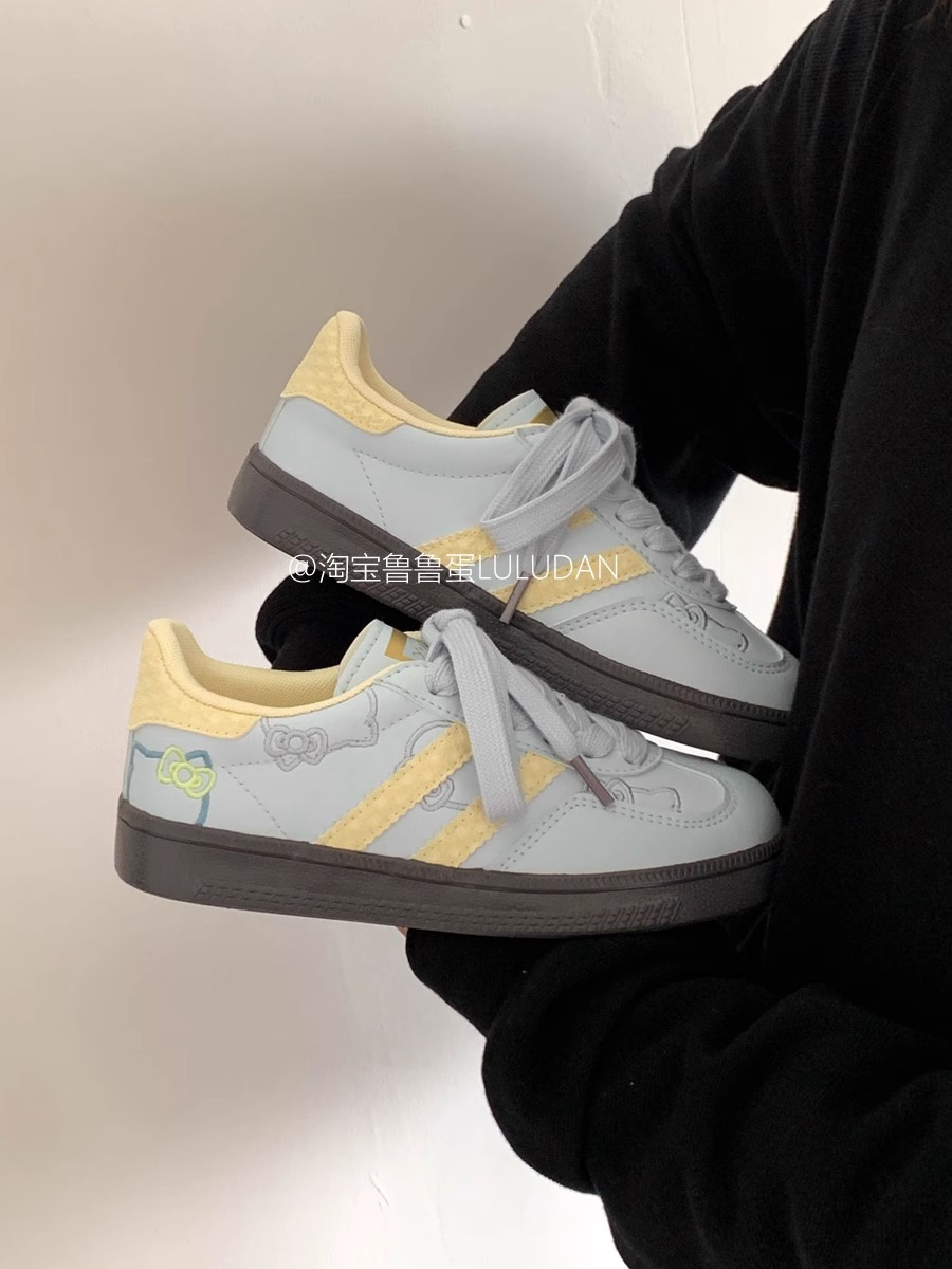 Nicho encantador color de verano 2026 nuevos zapatos cómodos zapatos deportivos casuales pequeños zapatos blancos para estudiantes zapatos versátiles