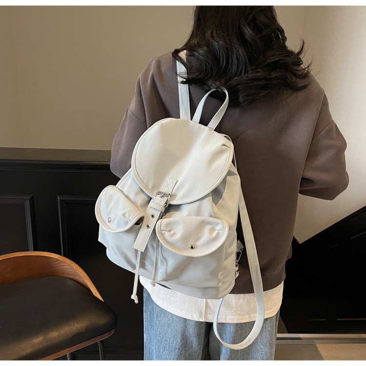 Mochila simple de gran capacidad para mujer 2025 primavera nueva moda viajes mochila de ocio mochila simple para estudiantes universitarios