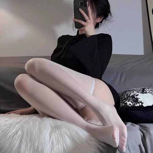 8D shiny silk stockings, horse oil over the knee, glowing reflective white silk, no edge red silk stockings, long tube thigh stockings, long tube stockings for women 