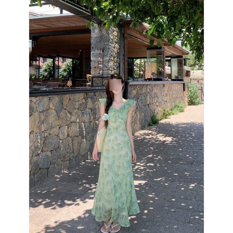 Versatile New Green Floral Dress for Early Summer, Small Flying Sleeves, French Style, Unique and Beautiful Waist-Length Skirt Versatile New Green Floral Dress for Early Summer, Small Flying Sleeves, French Style, Unique and Beautiful Waist-Length Skirt