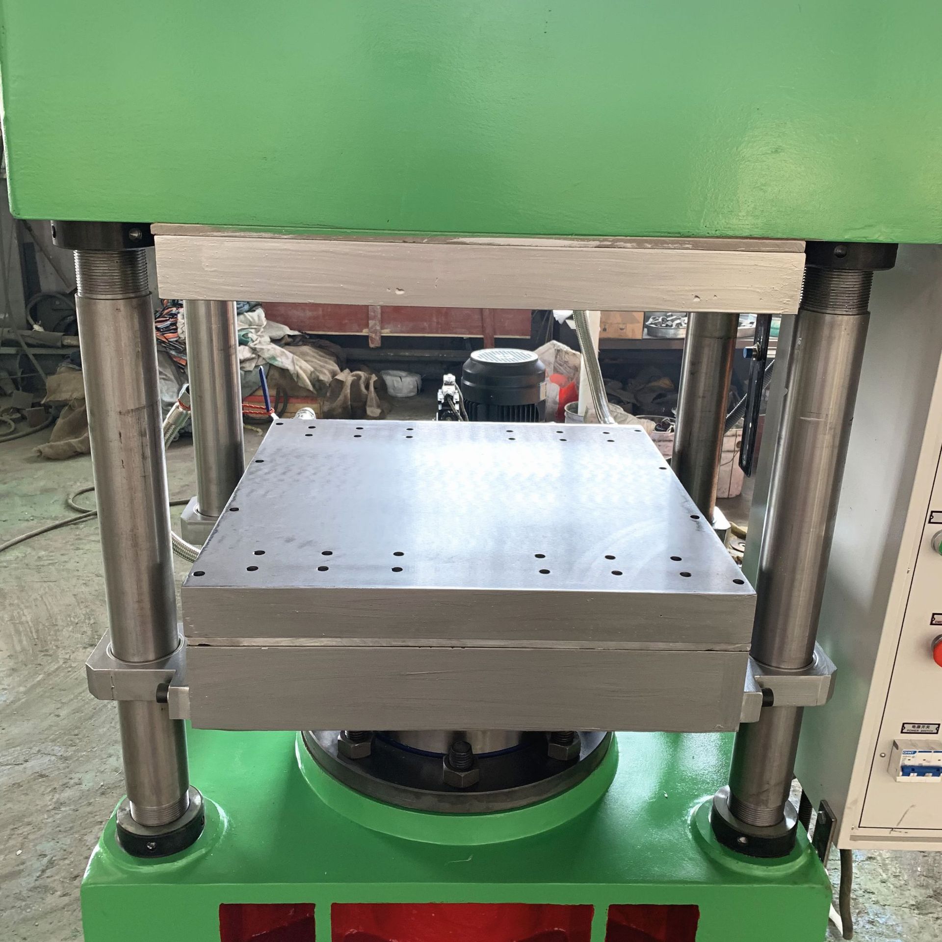 100T600x600x1油加热自动控制硫化机