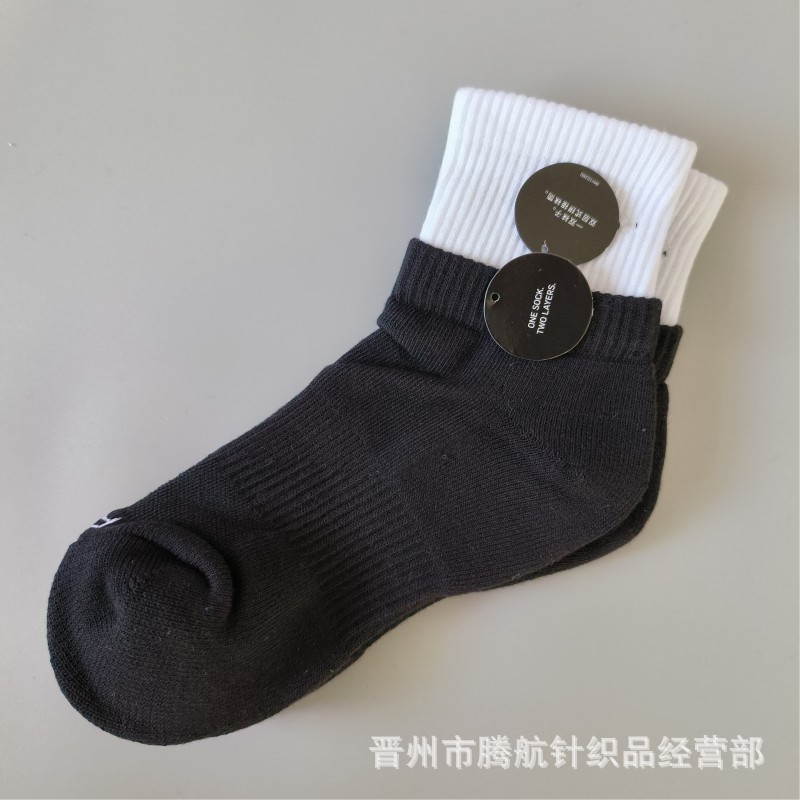 蘇万ナイキの靴下のカラーの二重は男女の中で長い筒のタオルの底のスポーツの靴下をつなぎ合わせてバスケットボールの靴下を走ります。