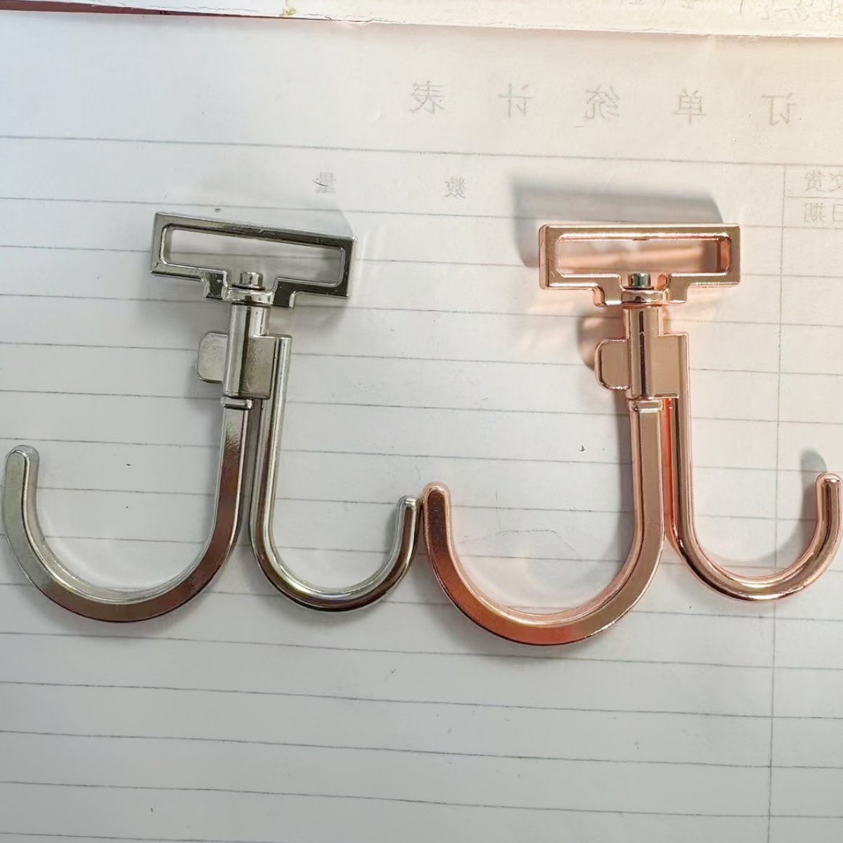 浙江锌合金挂钩箱包配件挂镀玫瑰金来图样高端定制锌合金压铸件