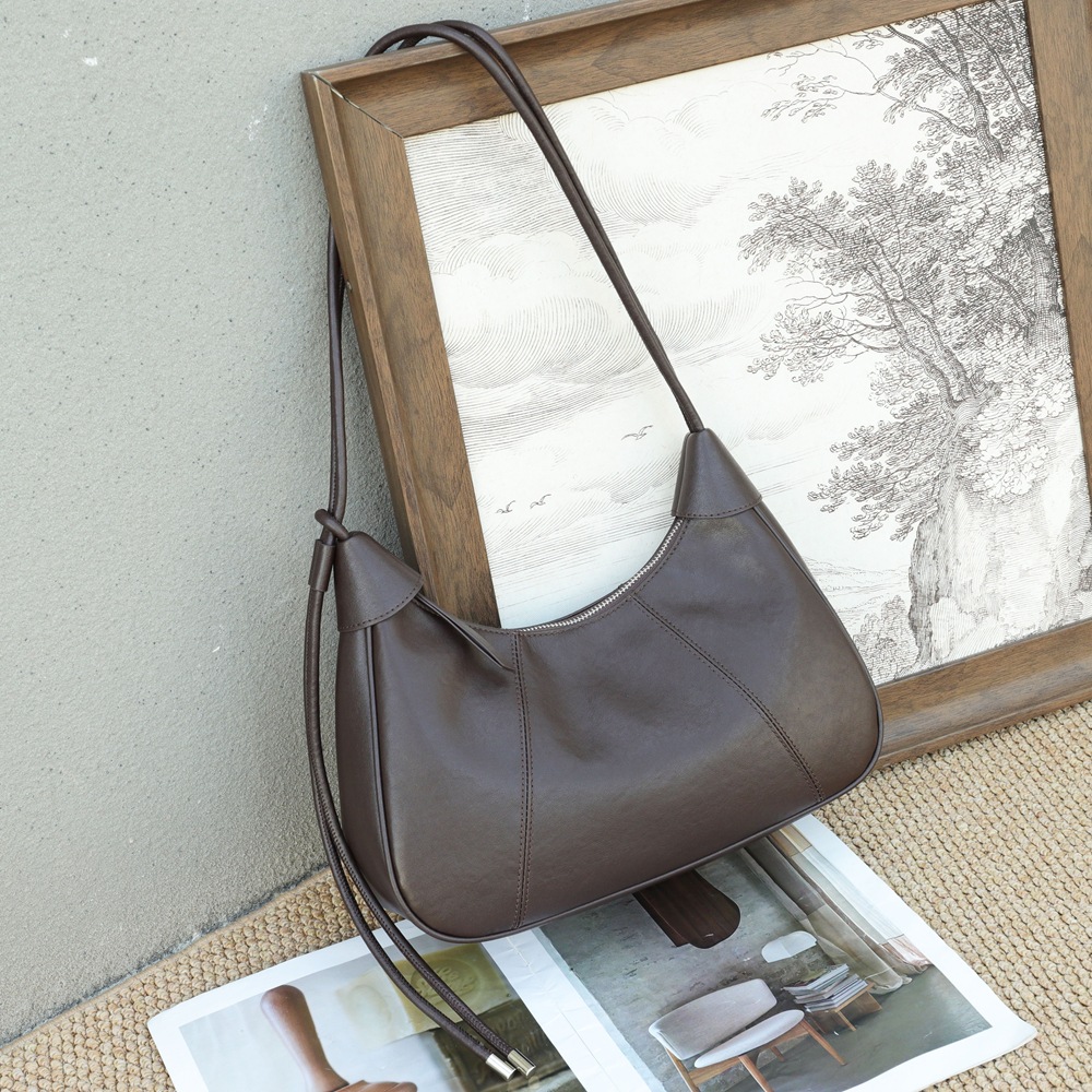 Women's Retro Top Grain Vegetable-Tanned Leather Crescent Bag, New Crossbody Shoulder Bag For Commuting - Thumbnail 8