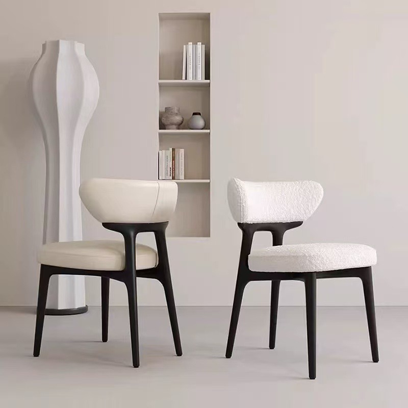 Silla de comedor de madera maciza gruesa para el hogar Silla de fresno de diseño nórdico Silla de respaldo de alta gama de hotel minimalista moderno