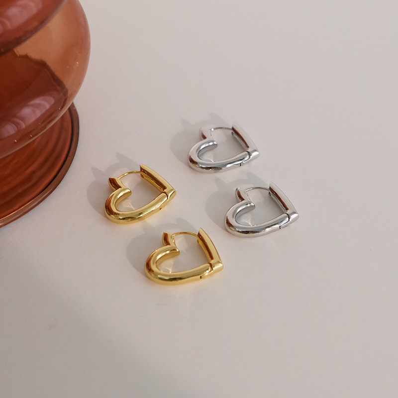 Simple Style Heart Shape Titanium Steel Plating Earrings 1 Pair display picture 3