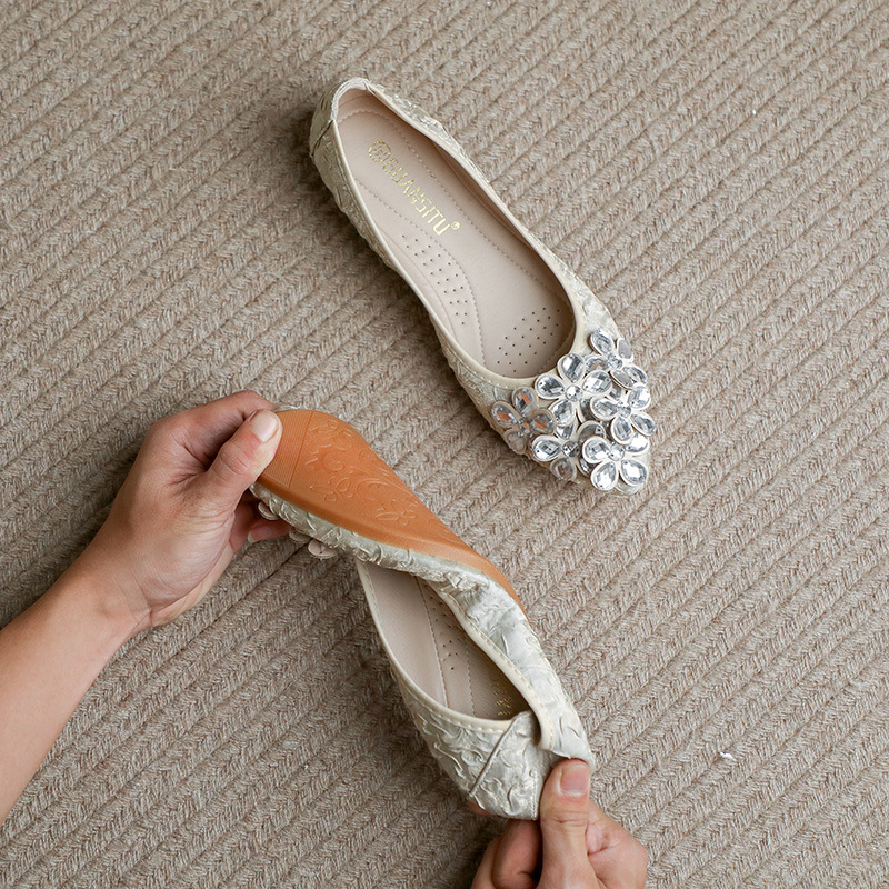 2023年新款欧美时尚尖头水钻单鞋女鞋浅口百搭黑色瓢鞋子女平底鞋