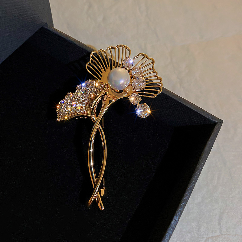 galvanoplastie zircon perle ginkgo feuille broche en forme d39ventail microincrust corsage cuivre vtements accessoirespicture3