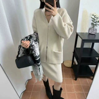 气质优雅针织套装女2026秋冬新款时尚通勤拉链开衫上衣短裙两件套