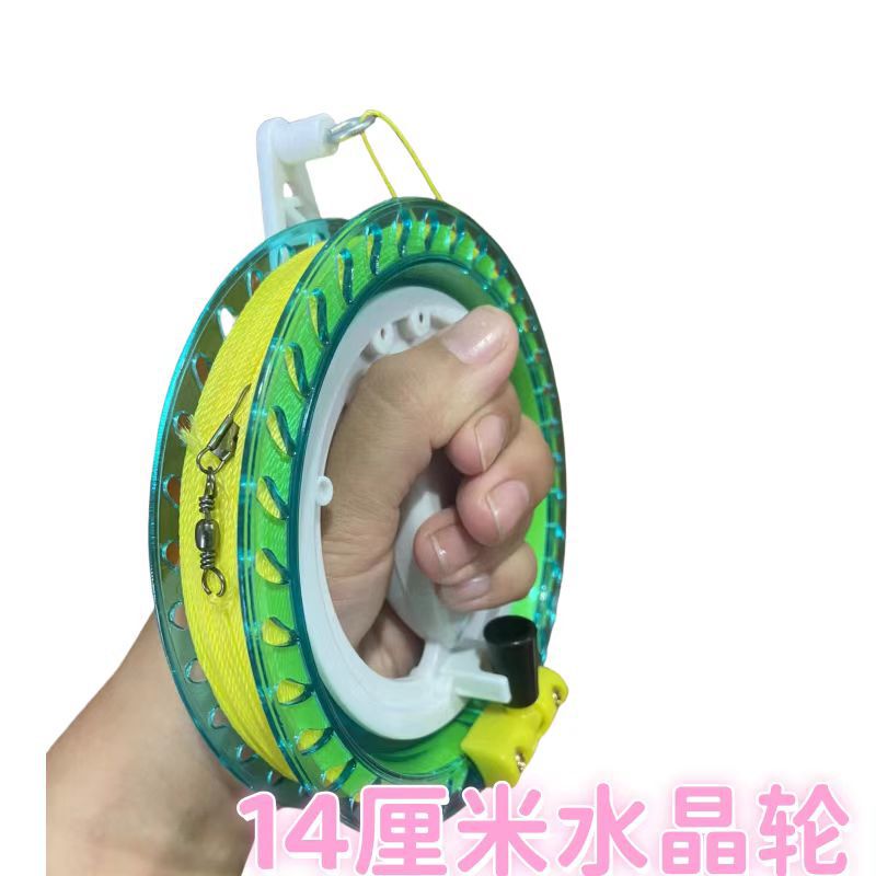 赤ちゃんの歳の贈り物は凧の道具を配置します。|undefined
