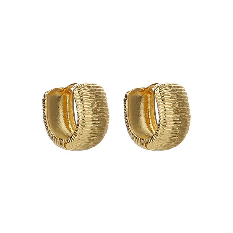 Especial estilo francés ligero de lujo nicho de diseño de pendientes personales fríos adornos de auriculares simples y exquisitos versátiles de alta calidad