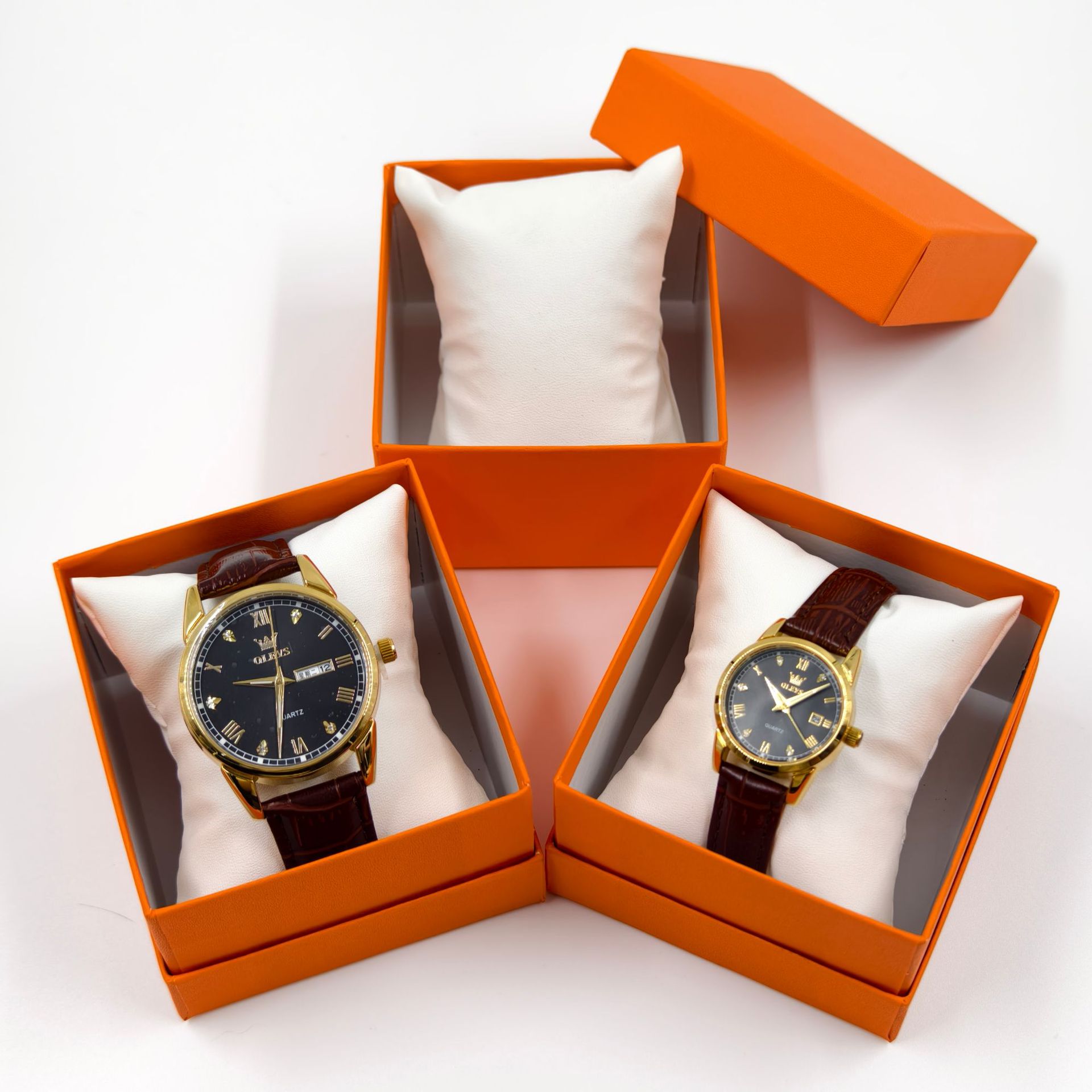 天地蓋オレンジ色腕時計ボックス、ロゴ印刷可能、高級クォーツ時計包装箱、ブレスレットジュエリーボックス、革製枕付き