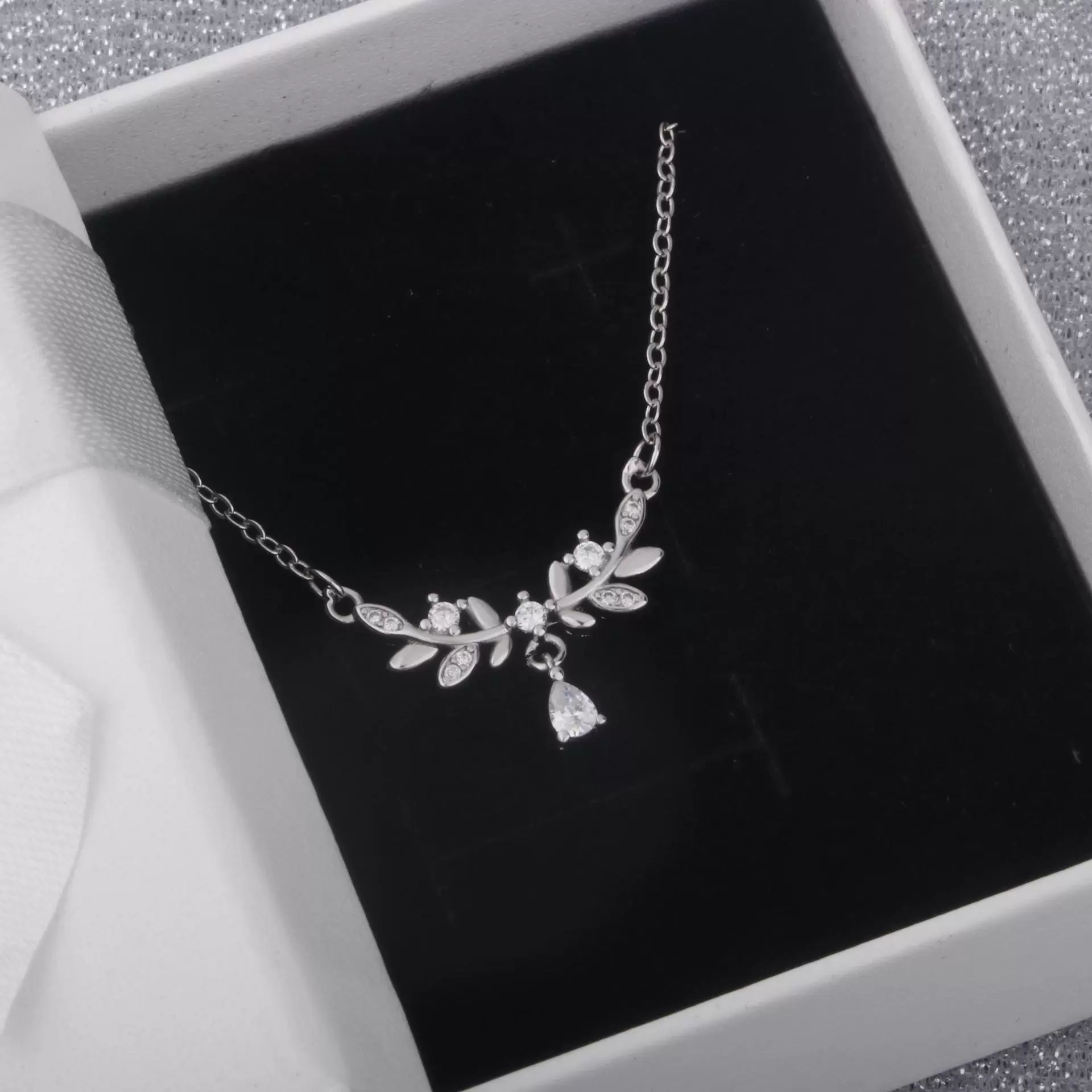 月桂花冠项链女小众轻奢苍兰诀同款女神橄榄枝叶锁骨链水滴颈链