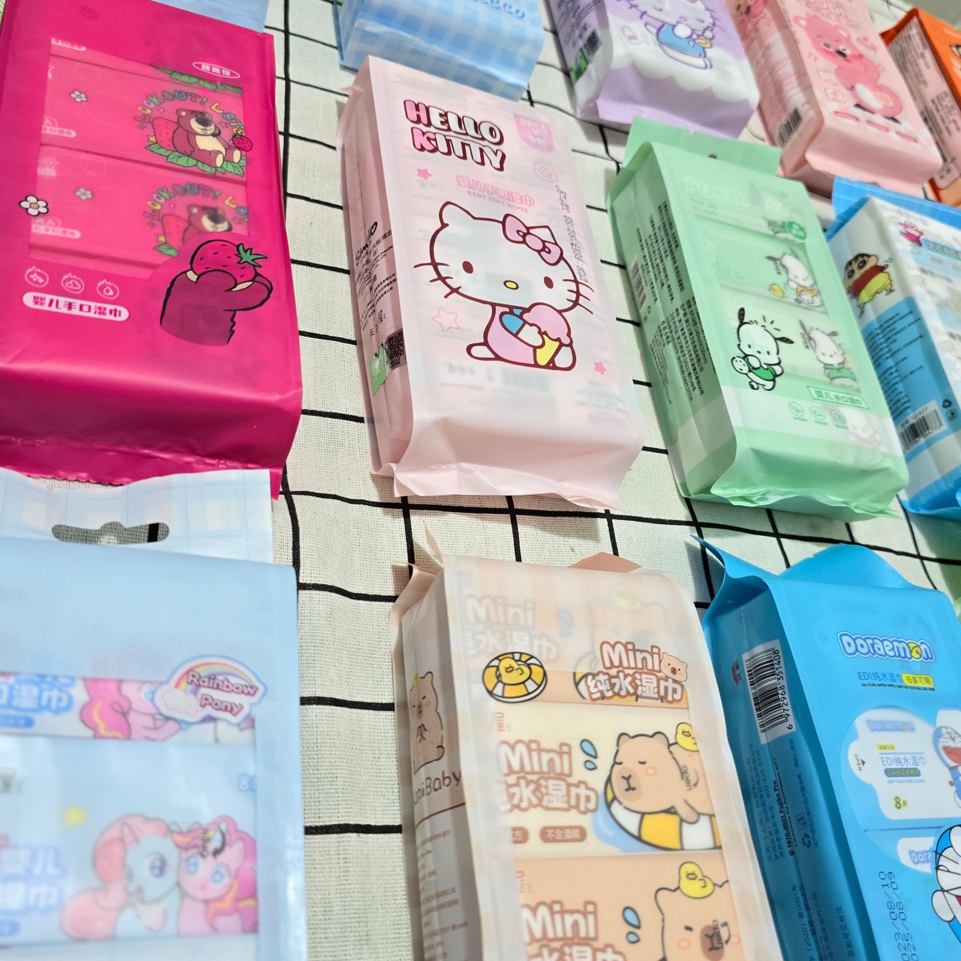 正版授權手口嬰兒濕巾一次性純水濕巾小包便攜清潔濕紙巾工廠批發