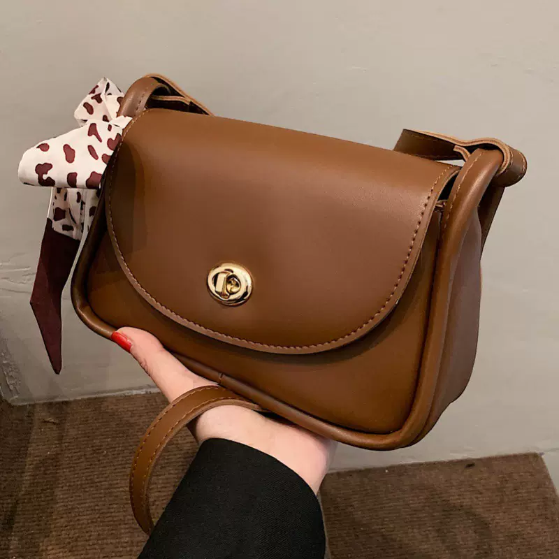 秋冬复古包包女包2021新款ins斜挎包感单肩腋下包小方包