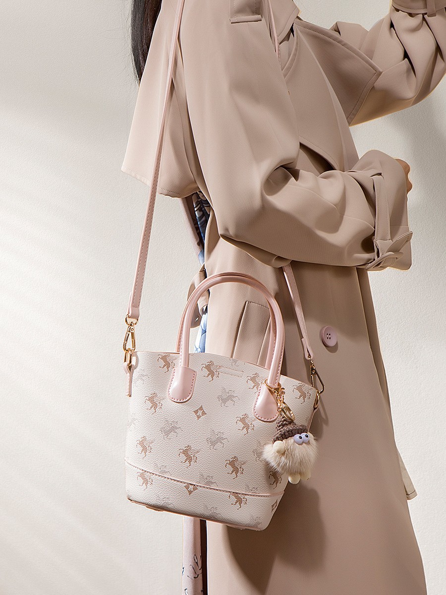2025 nuevo popular bolso de hombro bolso de mujer estilo coreano tejido bolso de brazo de estilo pequeño bolso fresco de aire extranjero