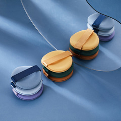 Non-latex dry and wet dual-use liquid foundation powder compact with a makeup air cushion—this sponge doesn’t absorb product, featuring a double-sided Big Dipper-shaped puff.