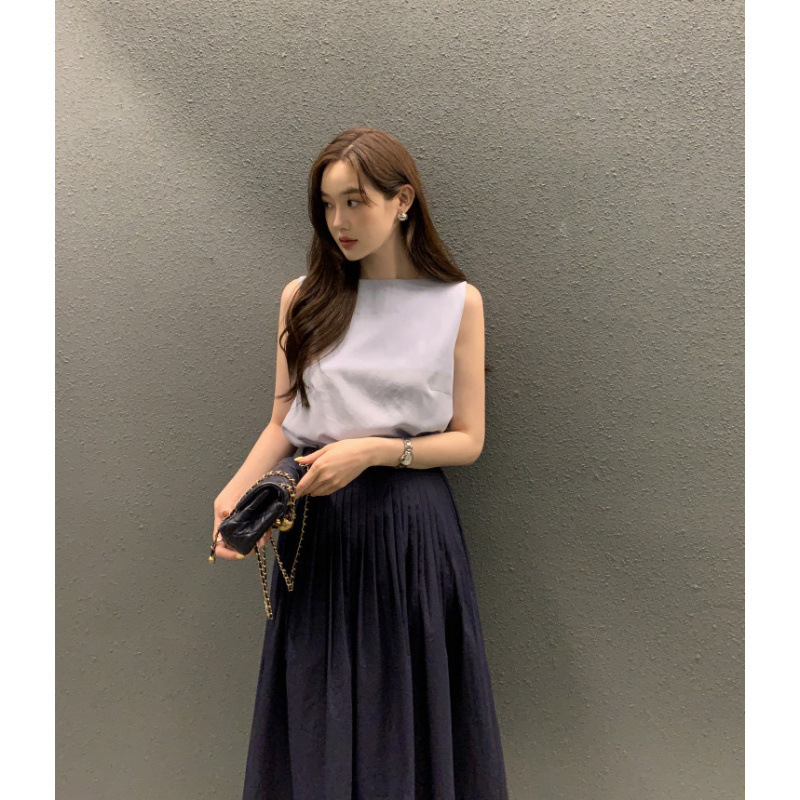 French-Style Niche Design, Reversible V-Back, Solid Color, Loose-Fitting, Slimming Satin Sleeveless Shirt Vest for Women