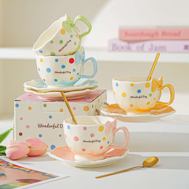 Taza de café de cerámica de lujo ligera británica, taza de café de la tarde doméstica, taza de café de estilo europeo, pequeño conjunto de tazas de café de Phnom Penh, regalos para chicas